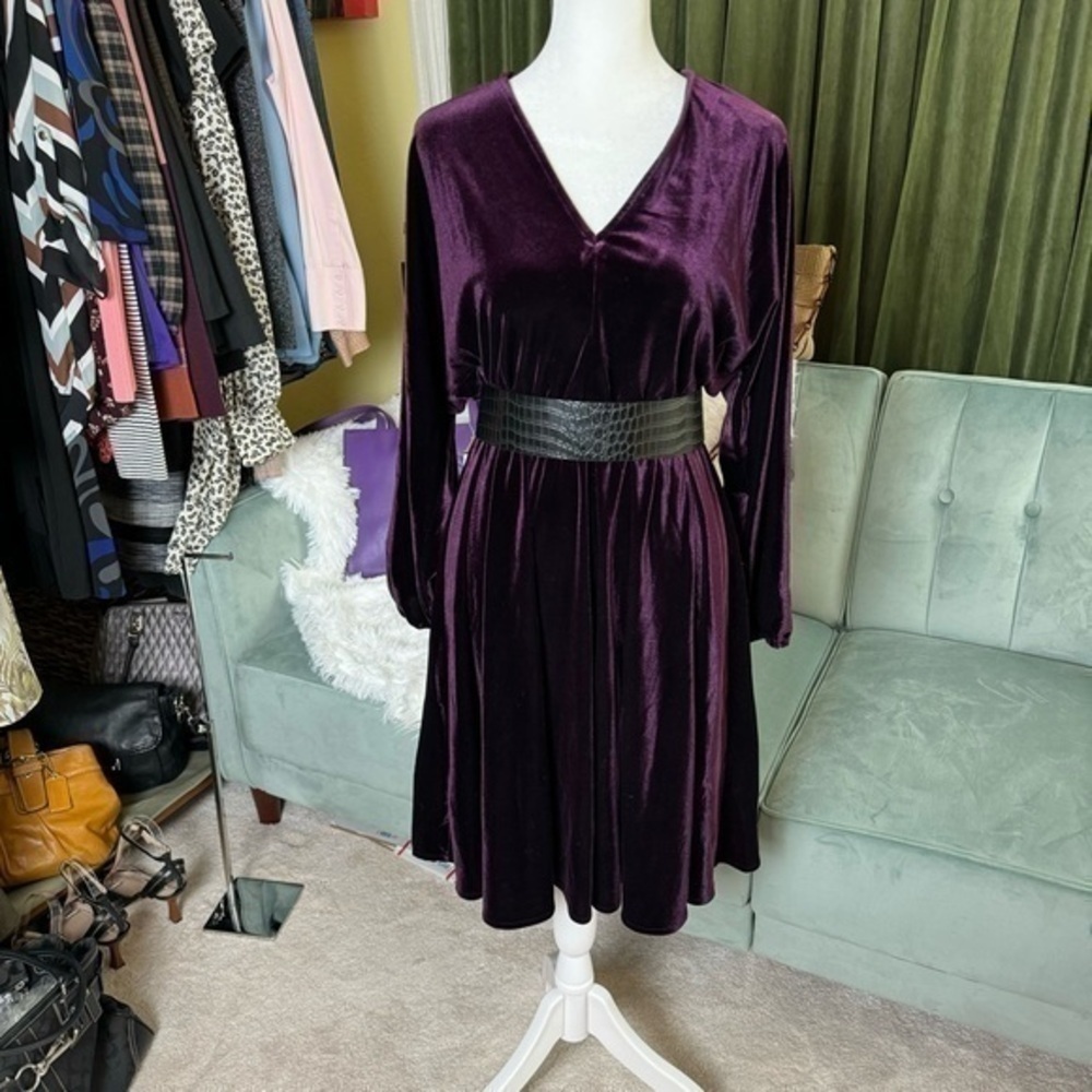 NWT Maggy London Purple Velvet V Neck Dress - Picture 1 of 5